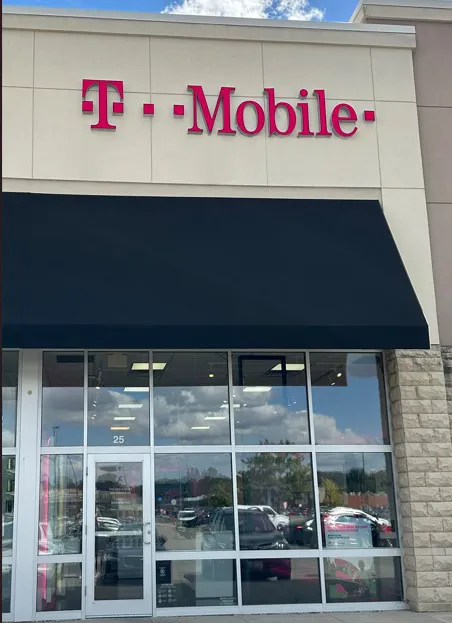  Exterior photo of T-Mobile Store at Southridge Mall, Des Moines, IA 
