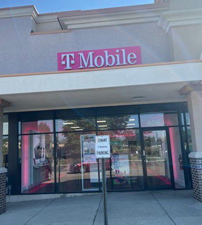 Exterior photo of T-Mobile Store at Nelson Rd. & Lincoln Hwy, New Lenox, IL