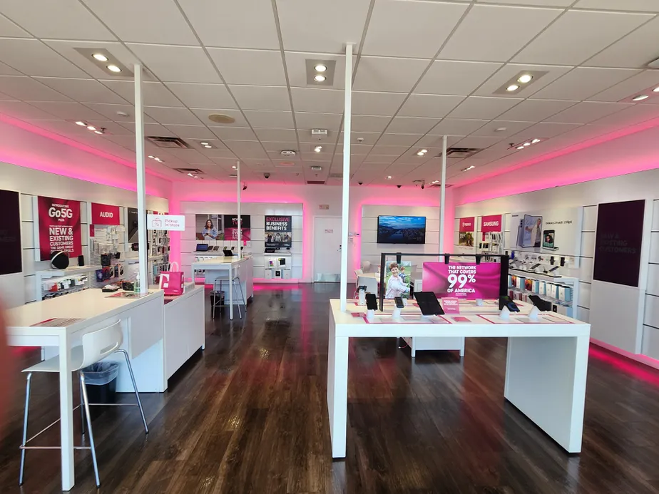 Interior photo of T-Mobile Store at Campbell & Walton, Bowling Green, KY