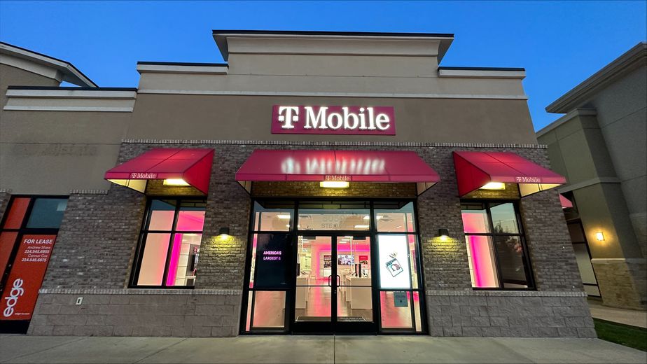  Exterior photo of T-Mobile Store at State Hwy 121 & Wiltshire Blvd, The Colony, TX 