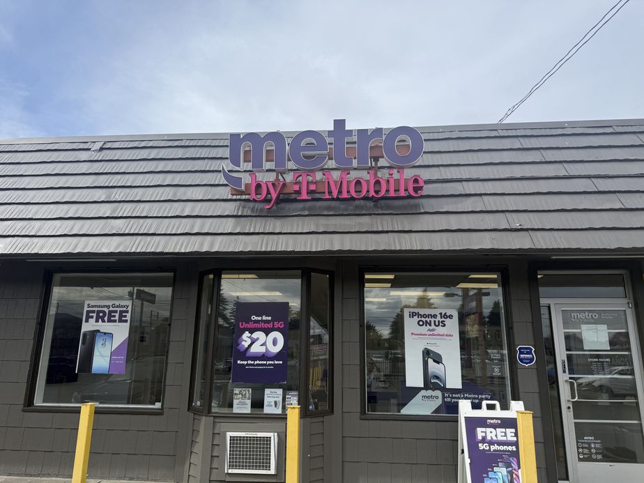 Metro by T-Mobile 6402 South Tacoma Way - 6402 South Tacoma Way 