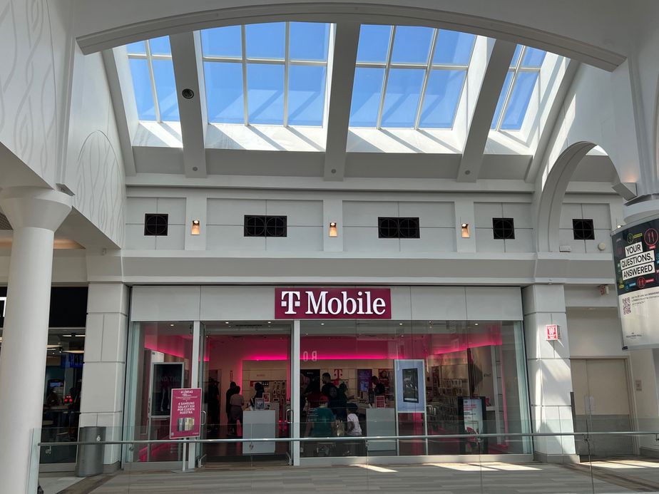 Exterior photo of T-Mobile Store at Menlo Park Mall, Edison, NJ