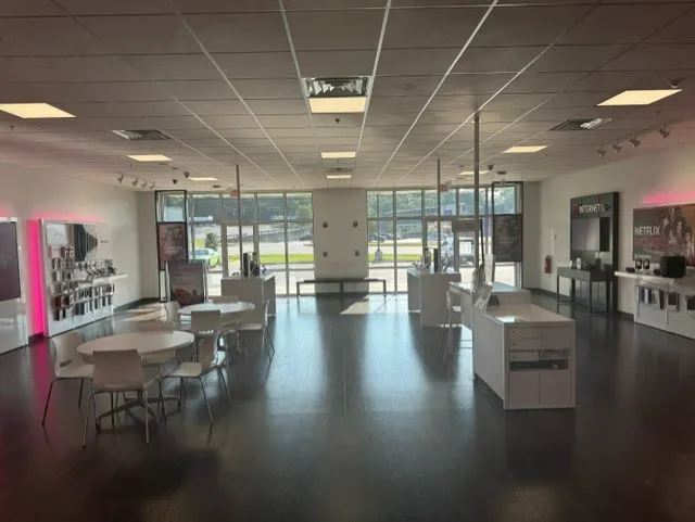  Interior photo of T-Mobile Store at Hwy 153 & Berean Ln, Hixson, TN 