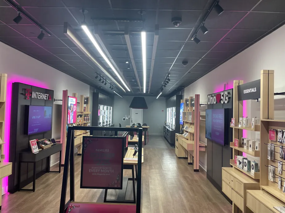  Interior photo of T-Mobile Store at Lee Rd & Harvard Ave, Cleveland, OH 