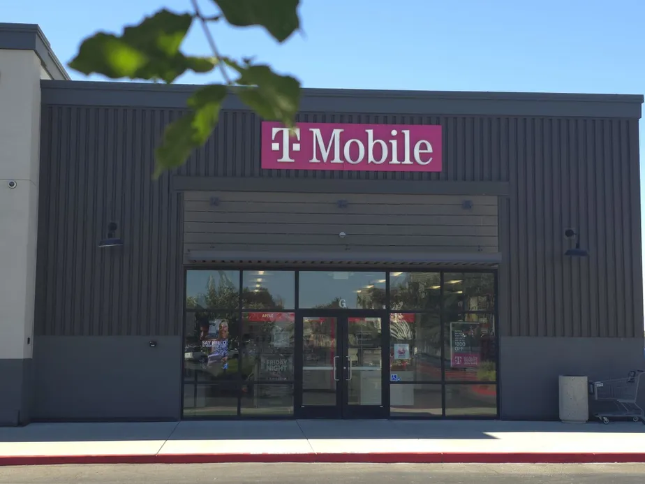 Exterior photo of T-Mobile Store at Mercey Springs & Pacheco, Los Banos, CA 