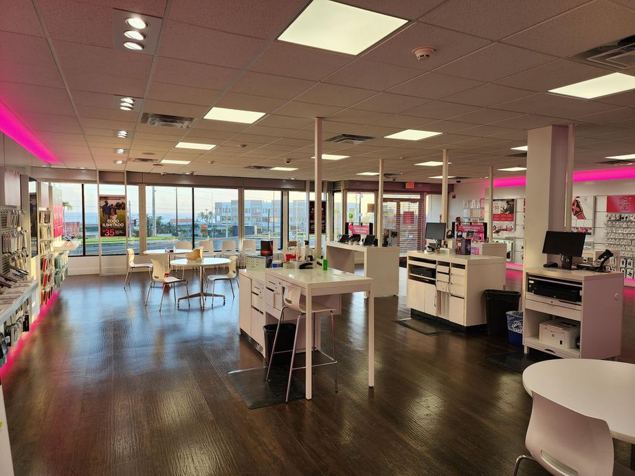 Interior photo of T-Mobile Store at Plaza Del Norte, Hatillo, PR