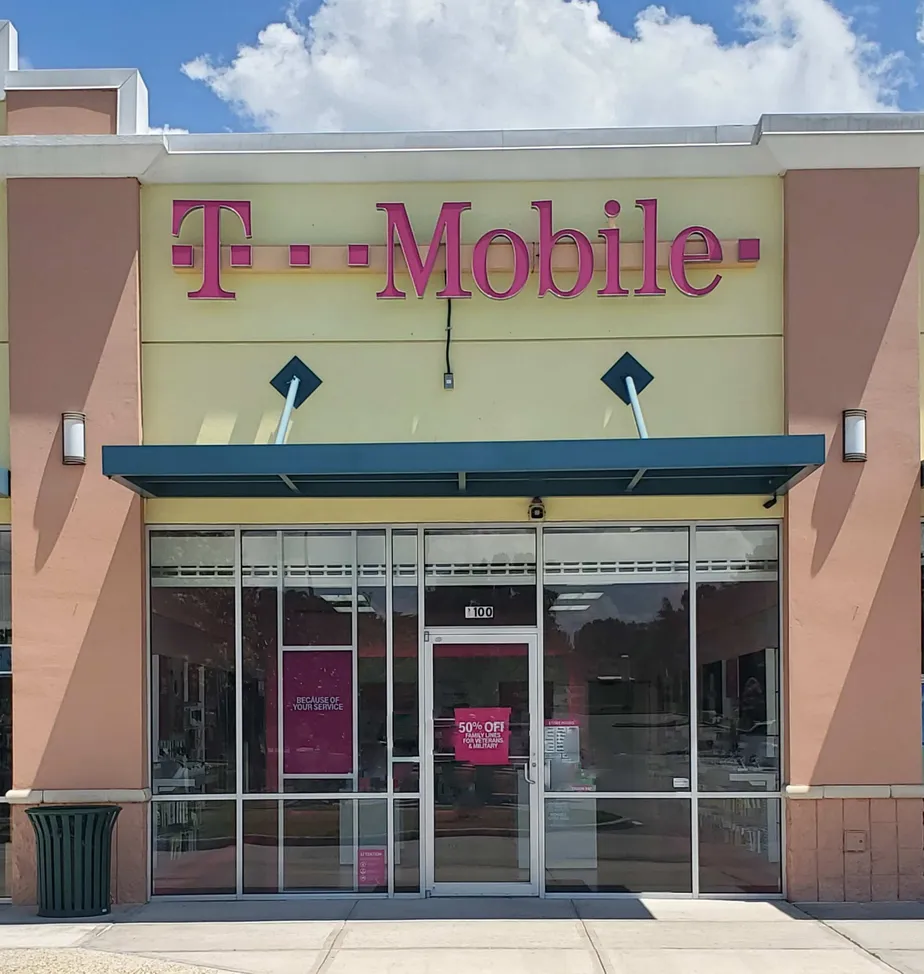 Exterior photo of T-Mobile store at State Road 50 & Cr 565a, Groveland, FL