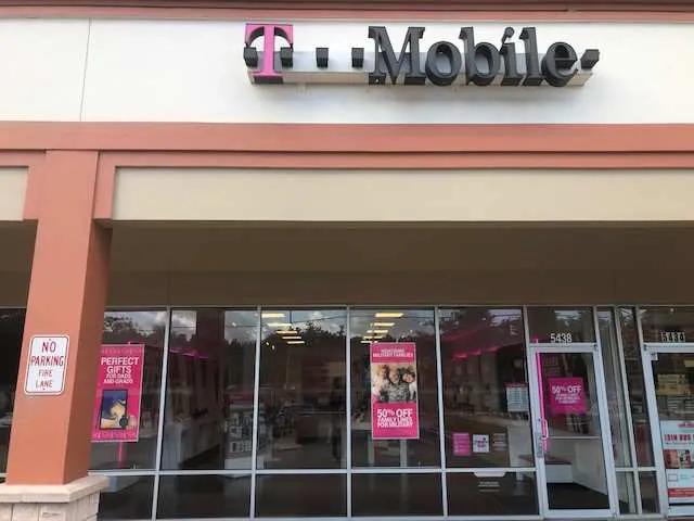 Exterior photo of T-Mobile store at Rt 54 And Bruce B Downs 2, Wesley Chapel, FL