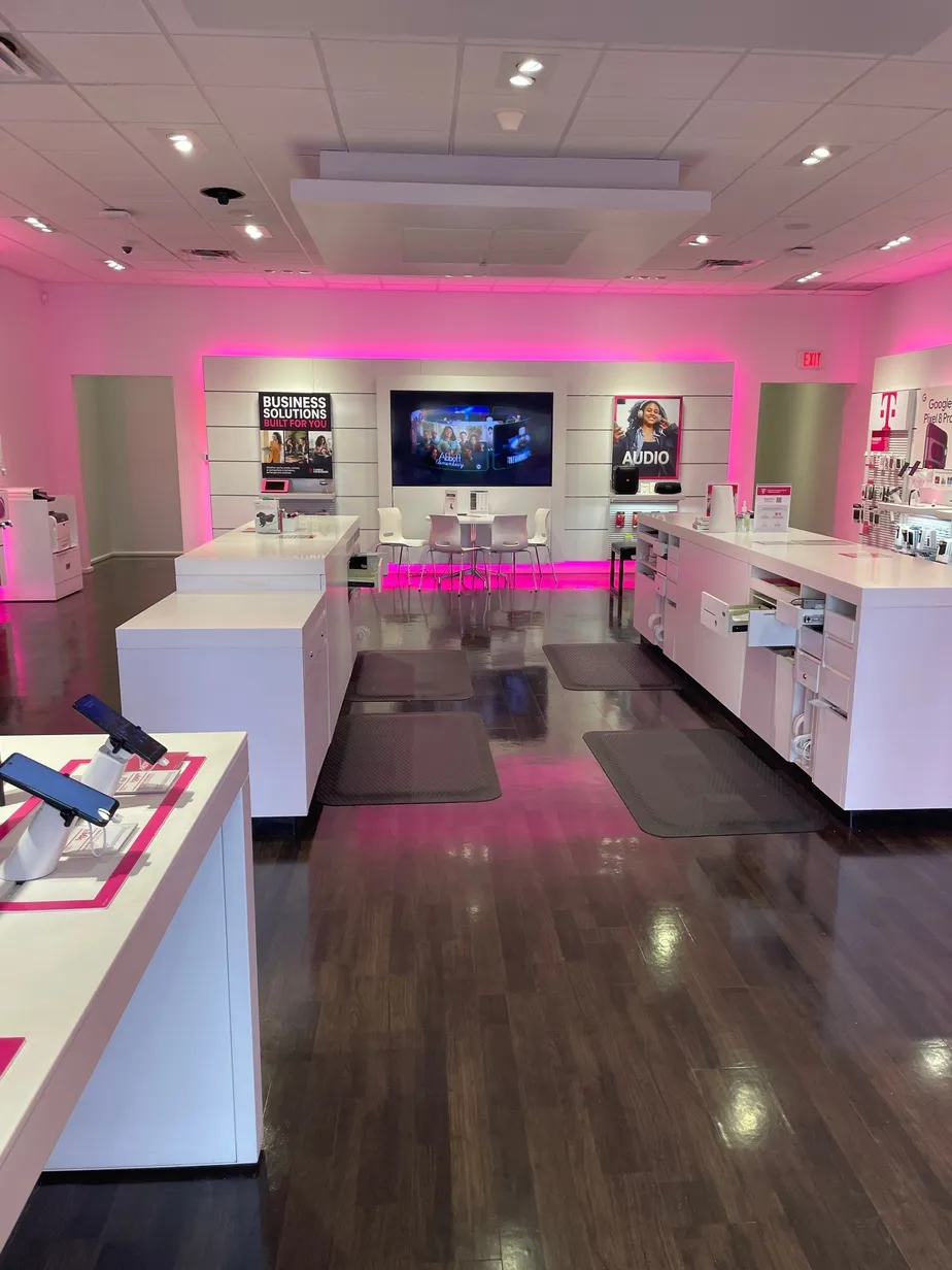  Interior photo of T-Mobile Store at Hillsboro Blvd & Powerline Rd, Deerfield Beach, FL 