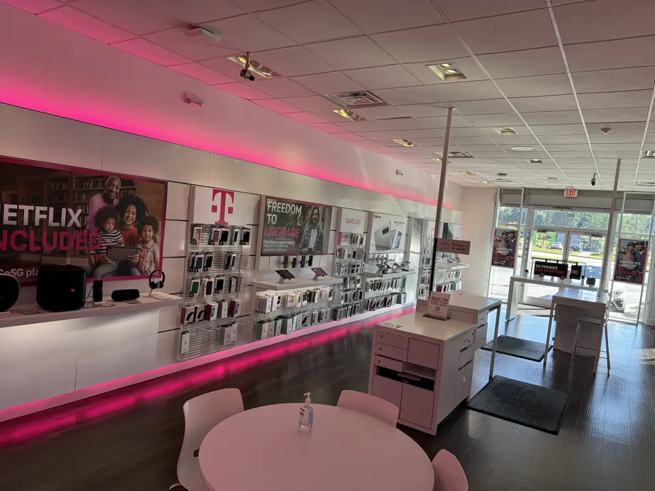  Interior photo of T-Mobile Store at Gravel Springs, Buford, GA 