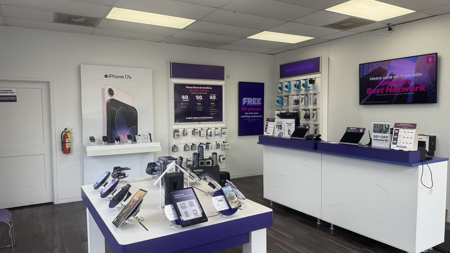 Metro by T-Mobile 1418 N Loop 336 W - 1418 N Loop 336 W 