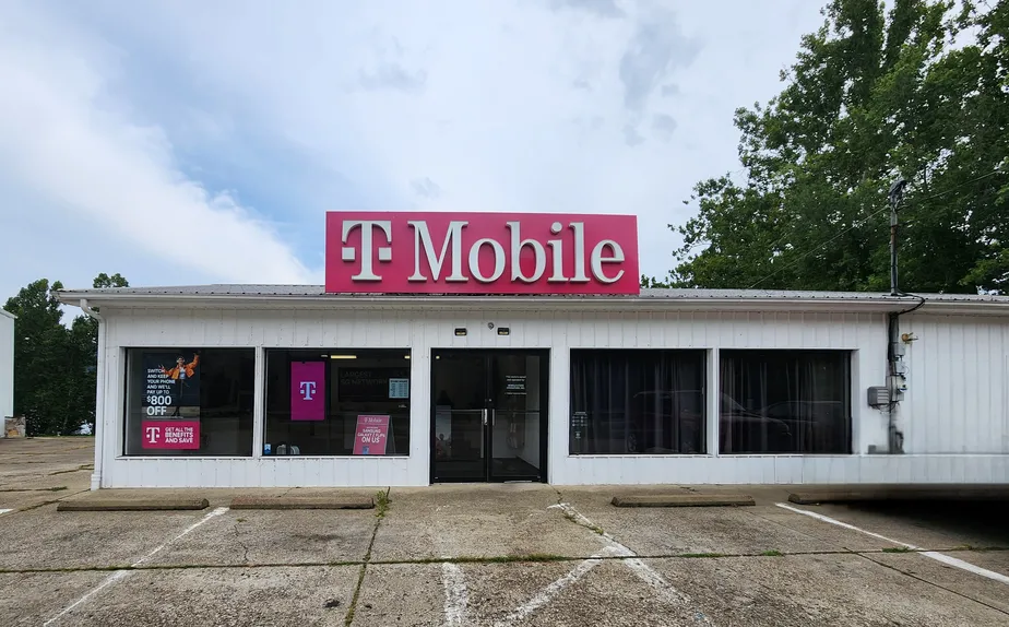  Exterior photo of T-Mobile Store at Gallipolis & Eastern Ave, Gallipolis, OH 