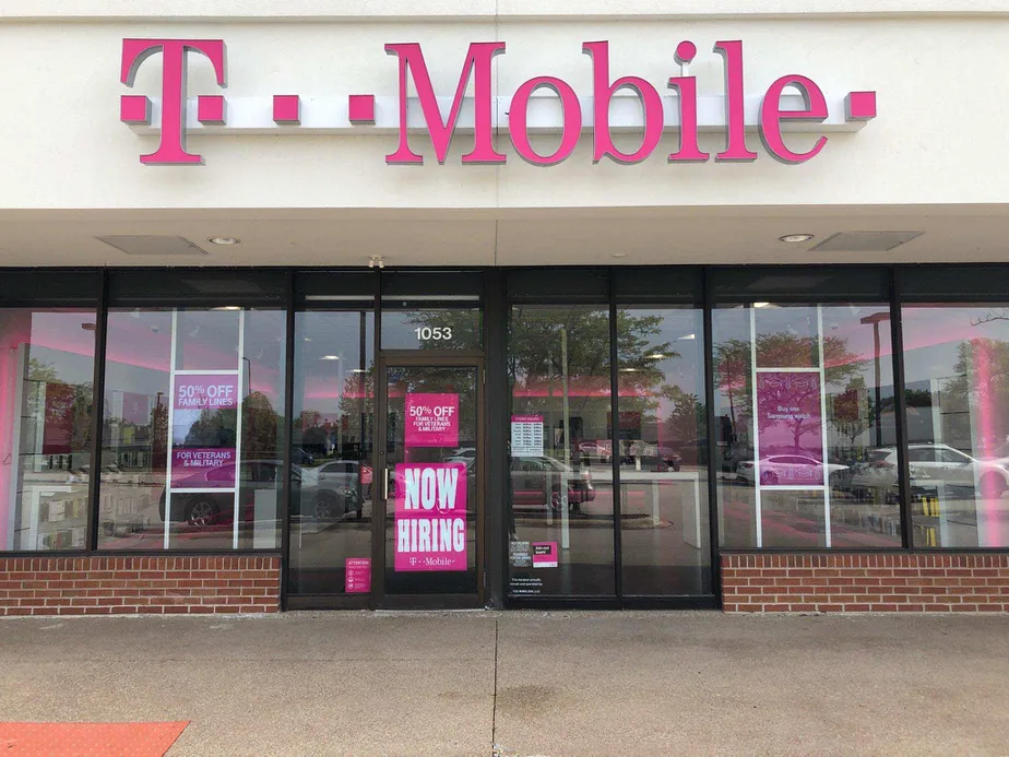 Exterior photo of T-Mobile store at Lake Cook Rd & Lexington, Wheeling, IL