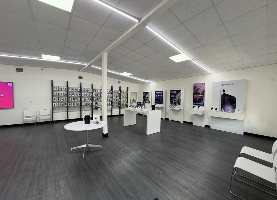 Metro by T-Mobile 7016 HARRISBURG BLVD - 7016 HARRISBURG BLVD 