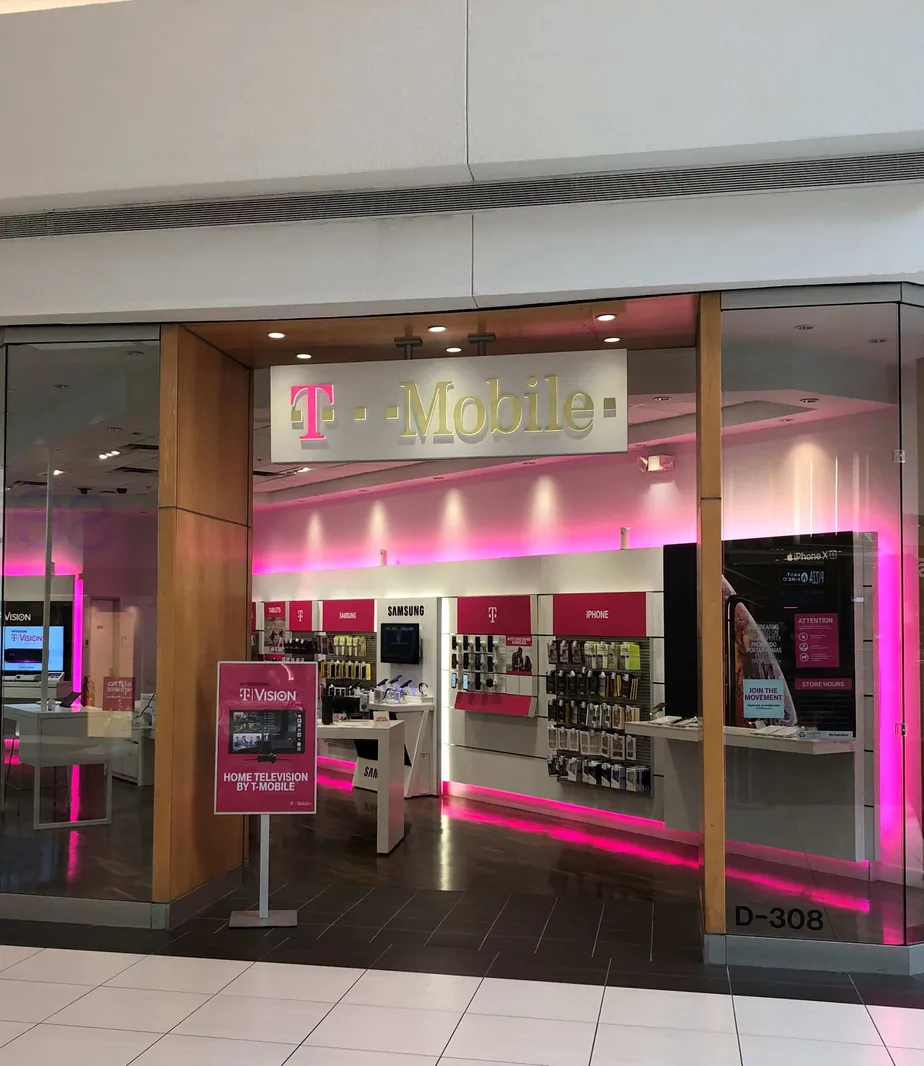 Exterior photo of T-Mobile Store at Woodfield Mall, Schaumburg, IL