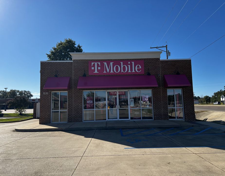 Exterior photo of T-Mobile Store at US 49 & Marketplace Dr, Richland, MS