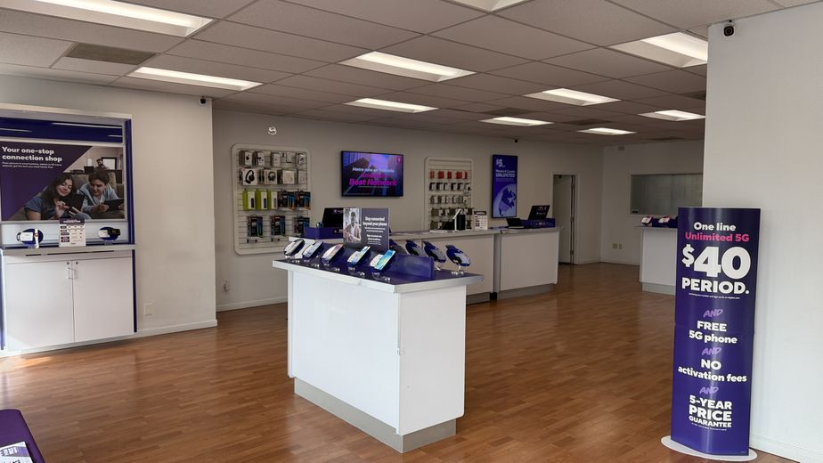Metro by T-Mobile 16220 SE McLoughlin Blvd - 16220 SE McLoughlin Blvd
