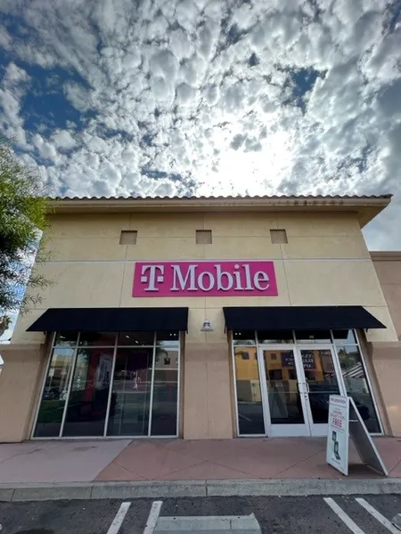 Modern Wireless  Mobile Phone Shop in Anaheim