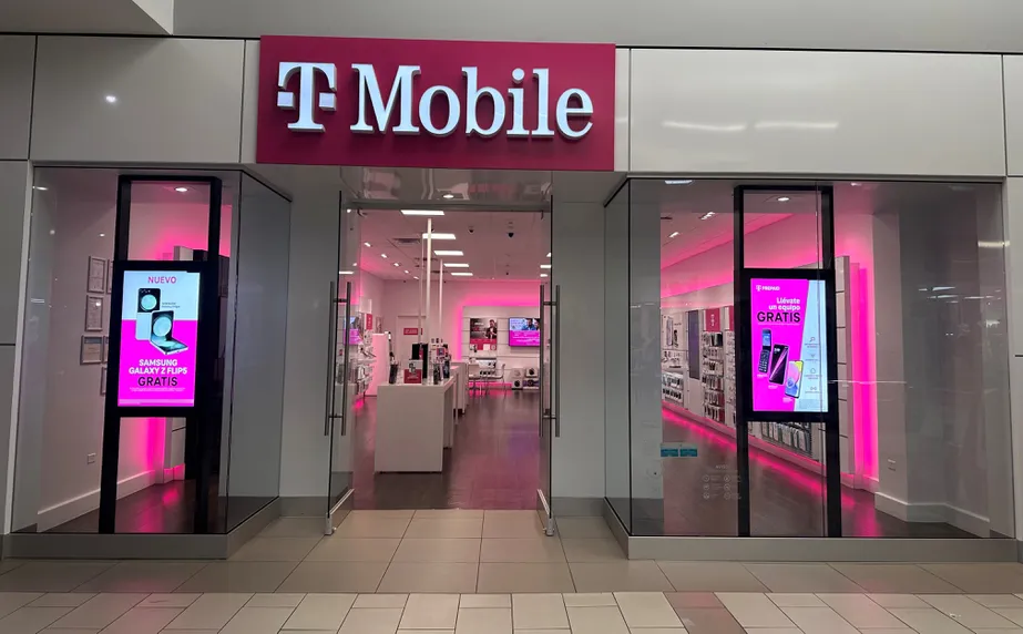  Exterior photo of T-Mobile Store at Centro Del Sur Mall, Ponce, PR 