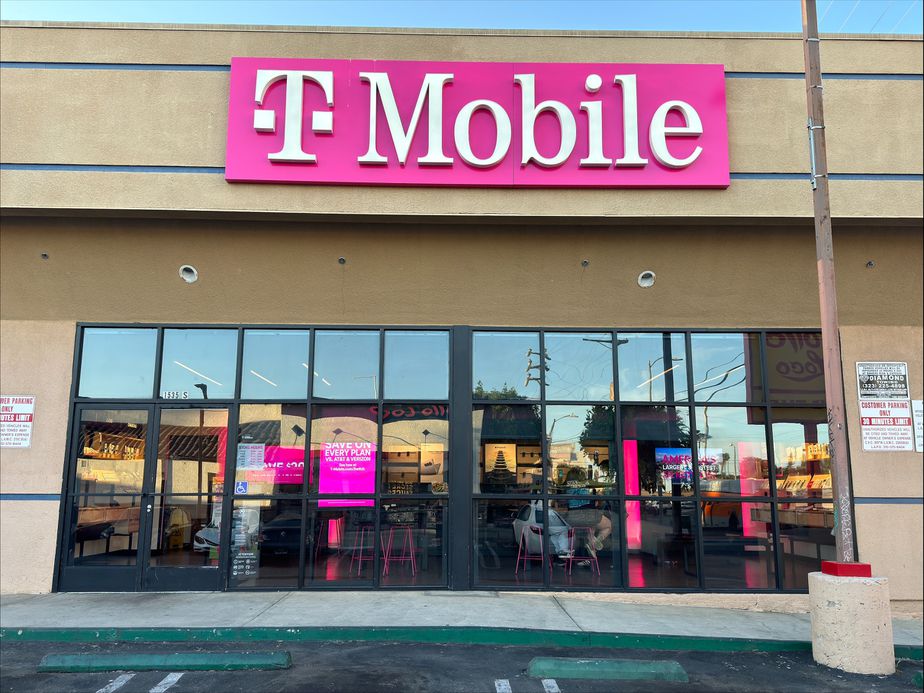 Exterior photo of T-Mobile Store at Western & Venice, Los Angeles, CA