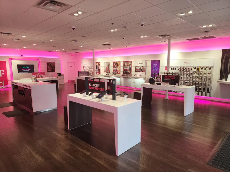  Interior photo of T-Mobile Store at Bolger Square, Independence, MO 