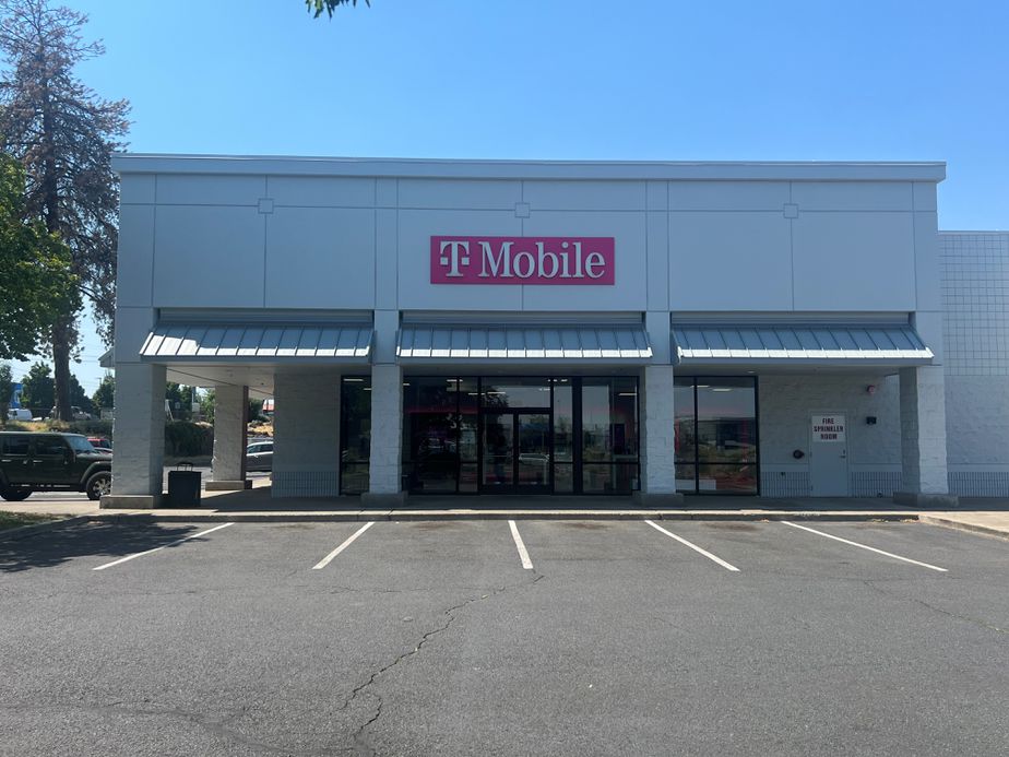 Exterior photo of T-Mobile Store at Hwy 20 & NE 27th St, Bend, OR