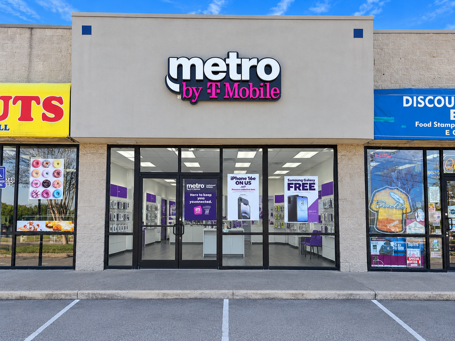 Metro by T-Mobile 1240 W Belt Line Rd C - 1240 W Belt Line Rd C 