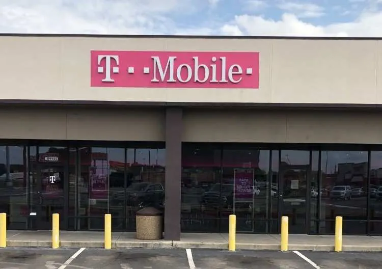 Exterior photo of T-Mobile store at North Freeway & Goodson Dr, Houston, TX