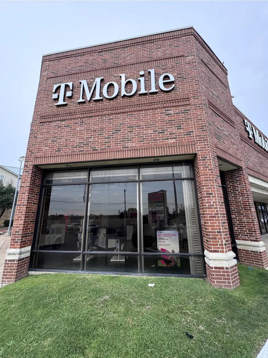  Exterior photo of T-Mobile Store at S Goliad St & I-30, Rockwall, TX 