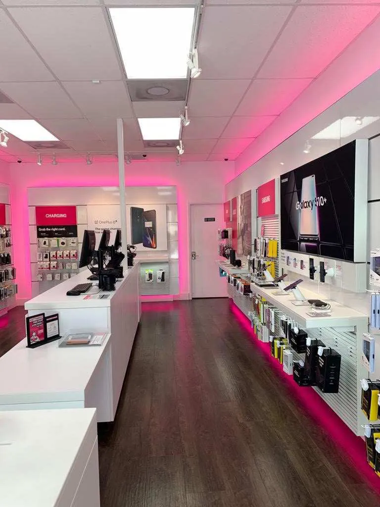 Interior photo of T-Mobile Store at Crandon Blvd & Harbor Dr, Key Biscayne, FL