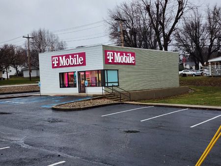 Exterior photo of T-Mobile Store at Broadway & Albert, Peru, IN