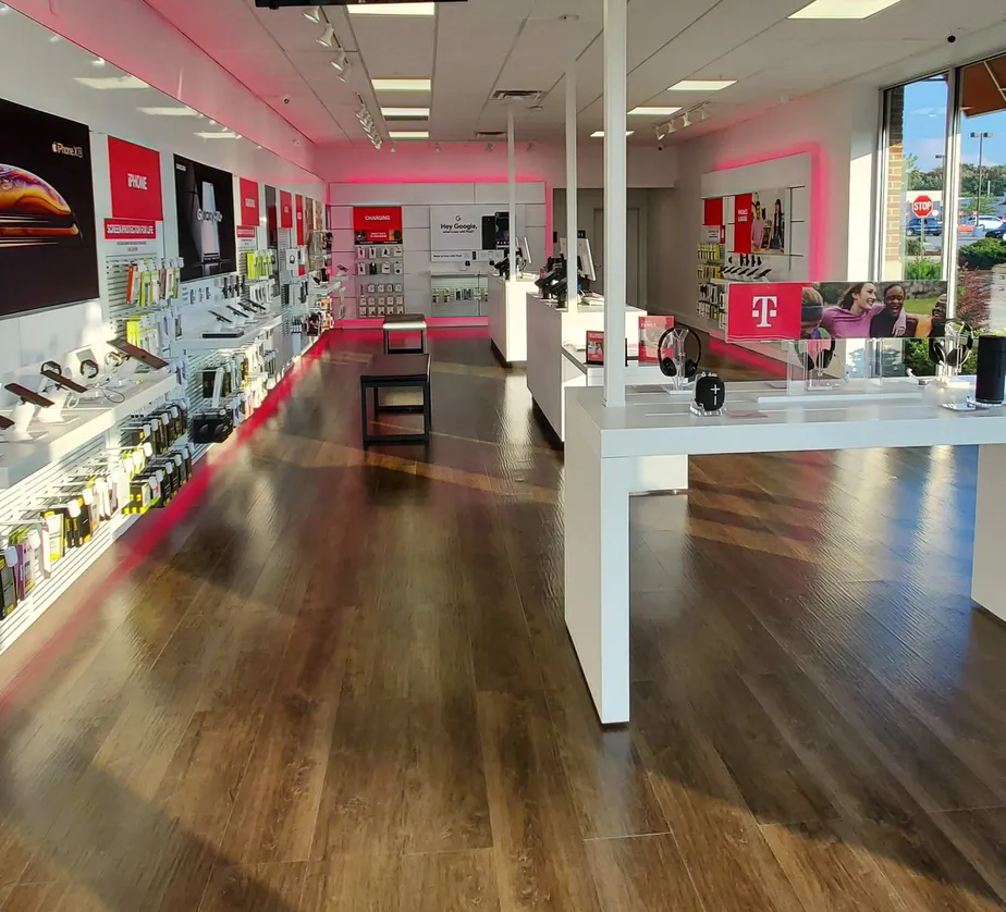 Foto del interior de la tienda T-Mobile en Buffalo Rd & Nagle Rd, Erie, PA