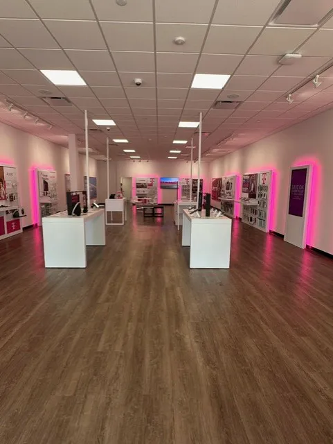  Interior photo of T-Mobile Store at Sunrise Hwy & Johnson Ave, Bohemia, NY 