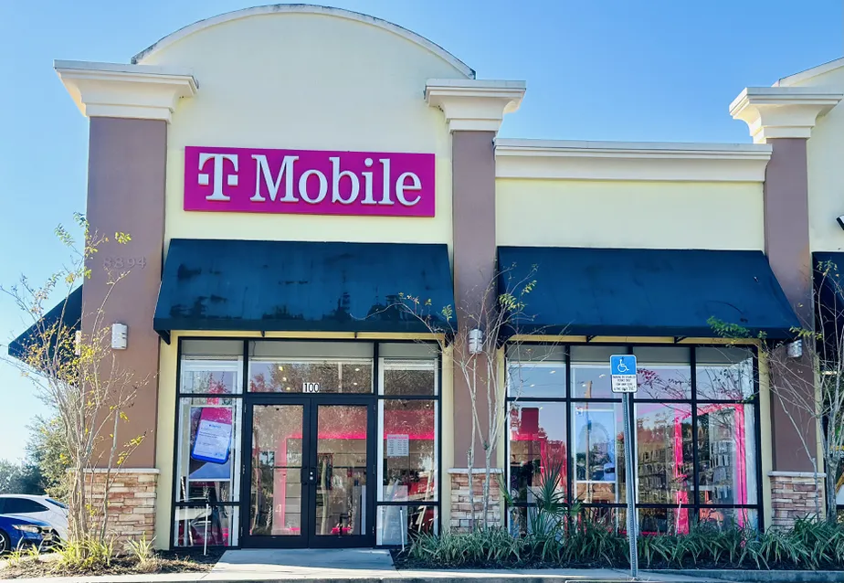  Exterior photo of T-Mobile Store at Sr 50 & Good Homes Rd, Ocoee, FL 