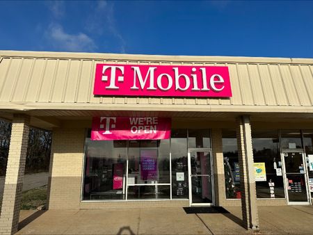 Exterior photo of T-Mobile Store at Franklin Center, Russellville, AL