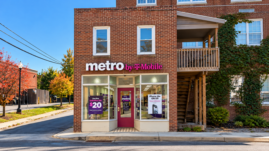 Metro by T-Mobile 360 North St - 360 North St 