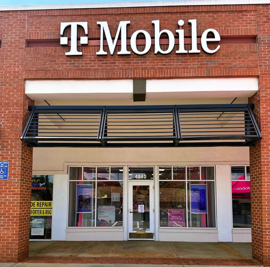Exterior photo of T-Mobile Store at Midway Center Alpharetta, Alpharetta, GA
