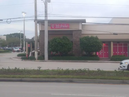 T-Mobile N Federal Hwy & Ne 15th Street