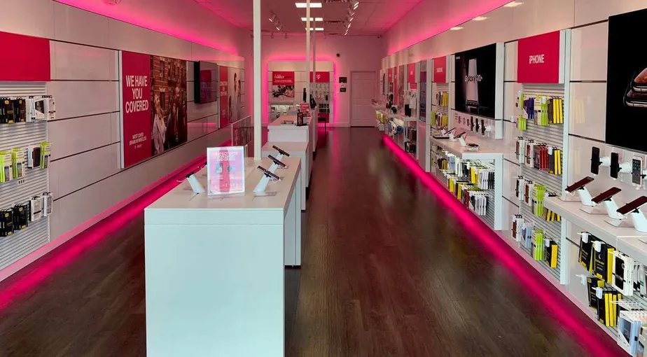  Interior photo of T-Mobile Store at High Pointe Blvd & Lindle Rd, Harrisburg, PA 