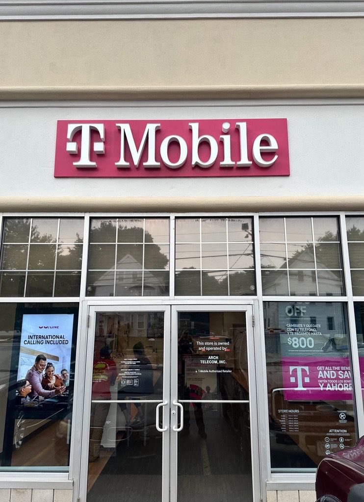 Exterior photo of T-Mobile Store at Garden City Place, Beverly, MA