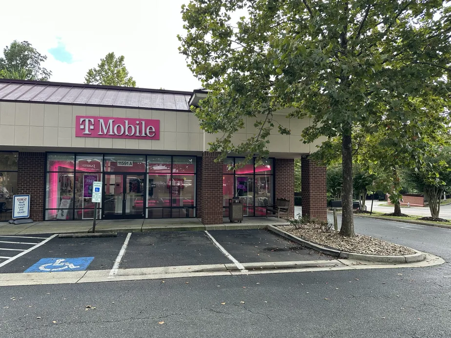 Exterior photo of T-Mobile Store at West BRd St at Short Pump, Richmond, VA