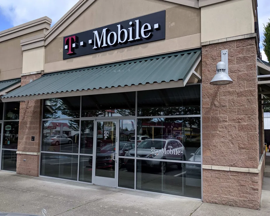 Exterior photo of T-Mobile store at 39th & Meridian South, Puyallup, WA