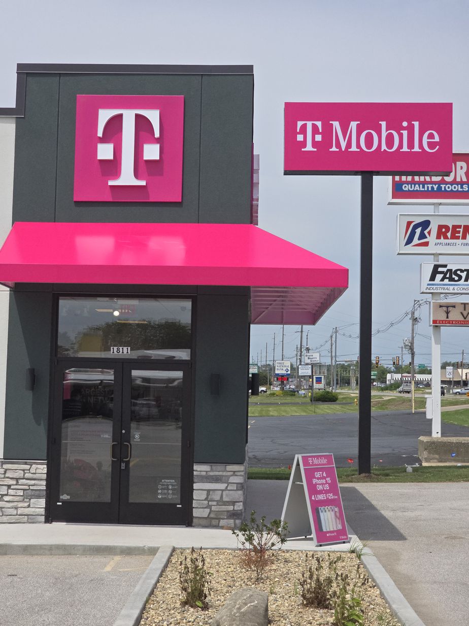 Exterior photo of T-Mobile Store at Morton & Westgate, Jacksonville, IL