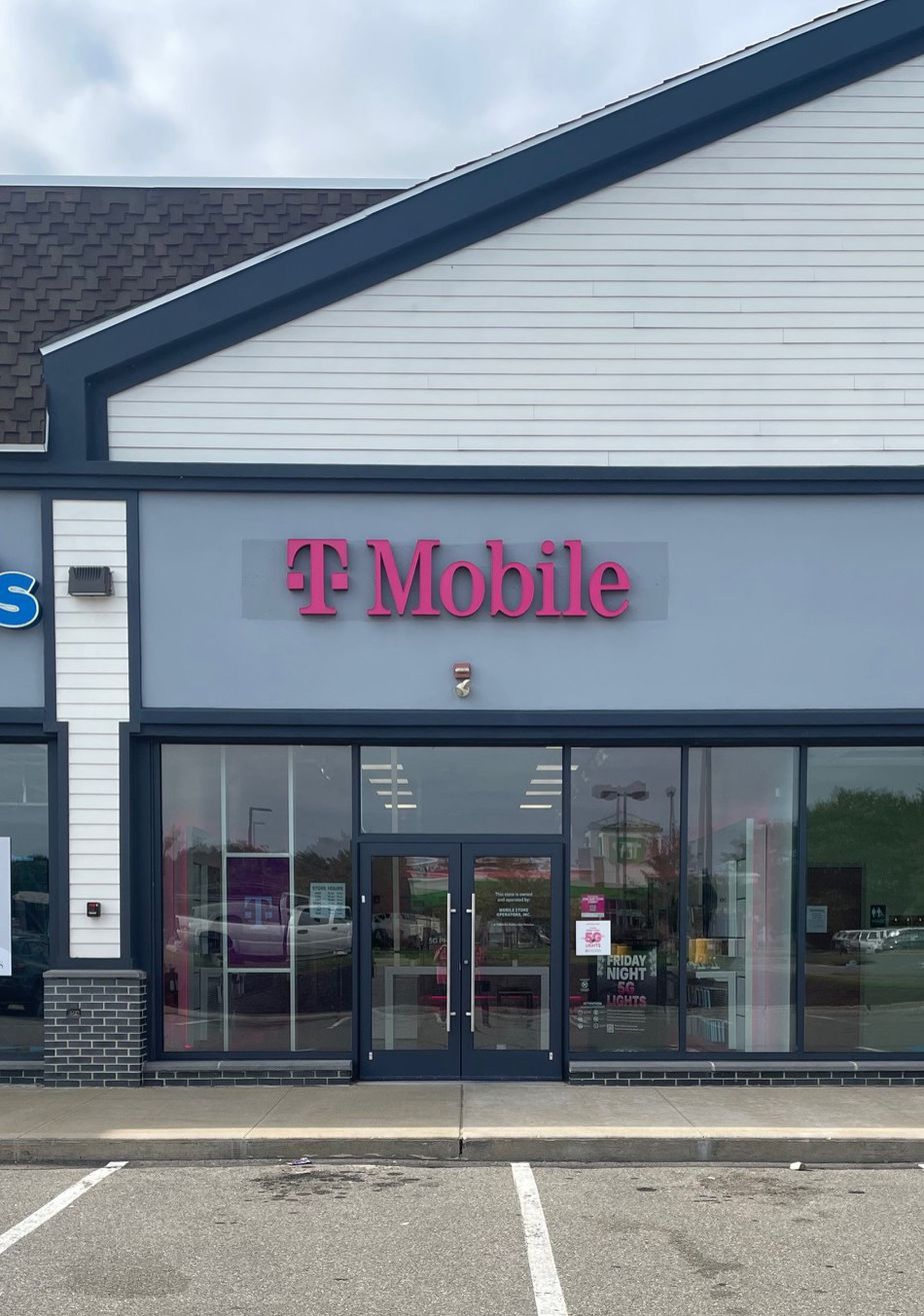 Exterior photo of T-Mobile Store at Epping, NH, Epping, NH