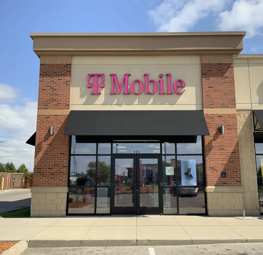  Exterior photo of T-Mobile Store at Viking Plaza Dr & Andrea Dr, Cedar Falls, IA 