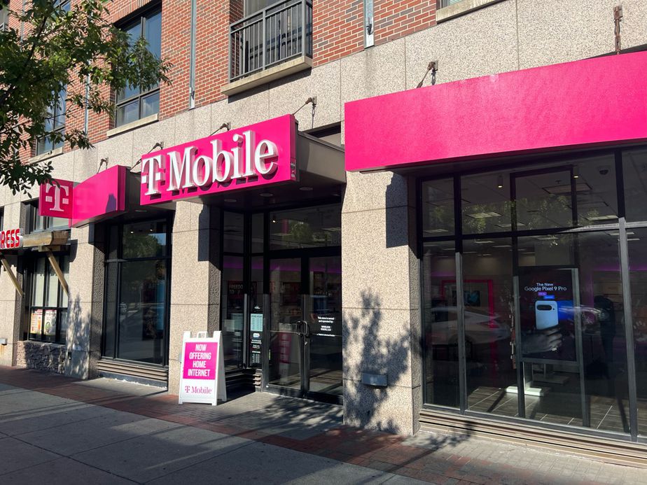 Exterior photo of T-Mobile Store at High St & Eleventh Ave, Columbus, OH