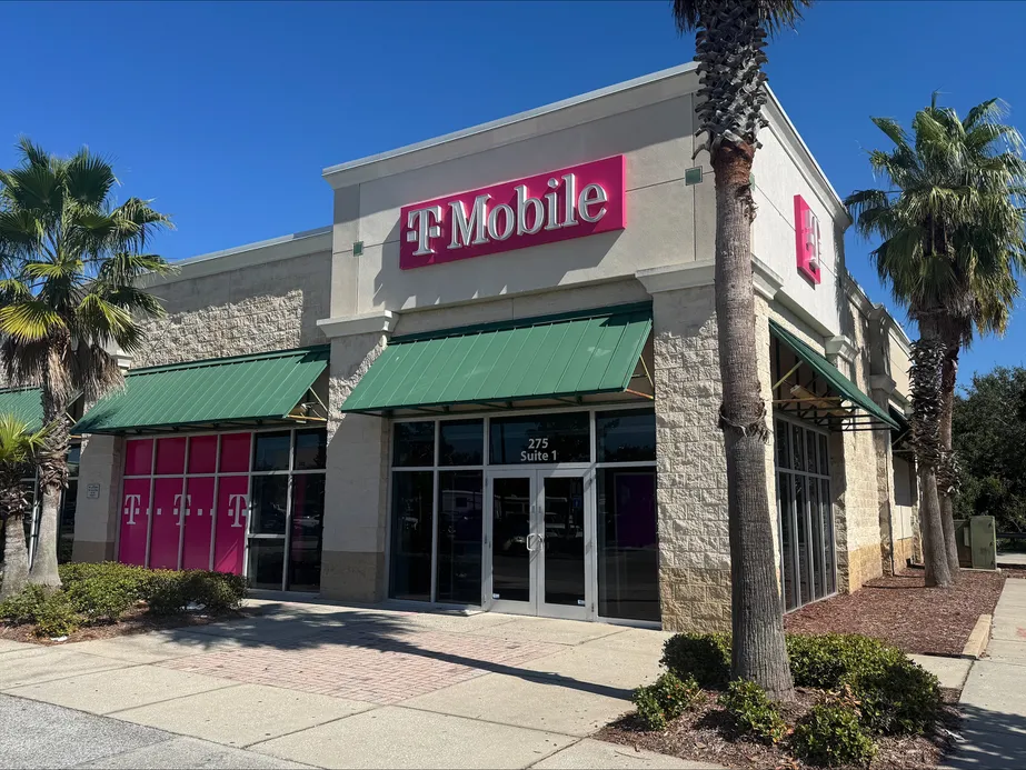  Exterior photo of T-Mobile Store at Chickasaw & Lake Underhill, Orlando, FL 