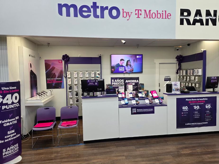 Metro by T-Mobile 580 S State St - 580 S State St 