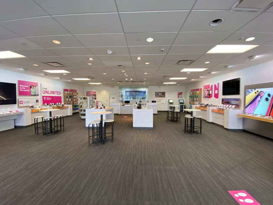 Interior photo of T-Mobile Store at Clayton Rd & Ethel Ave, Richmond Heights, MO