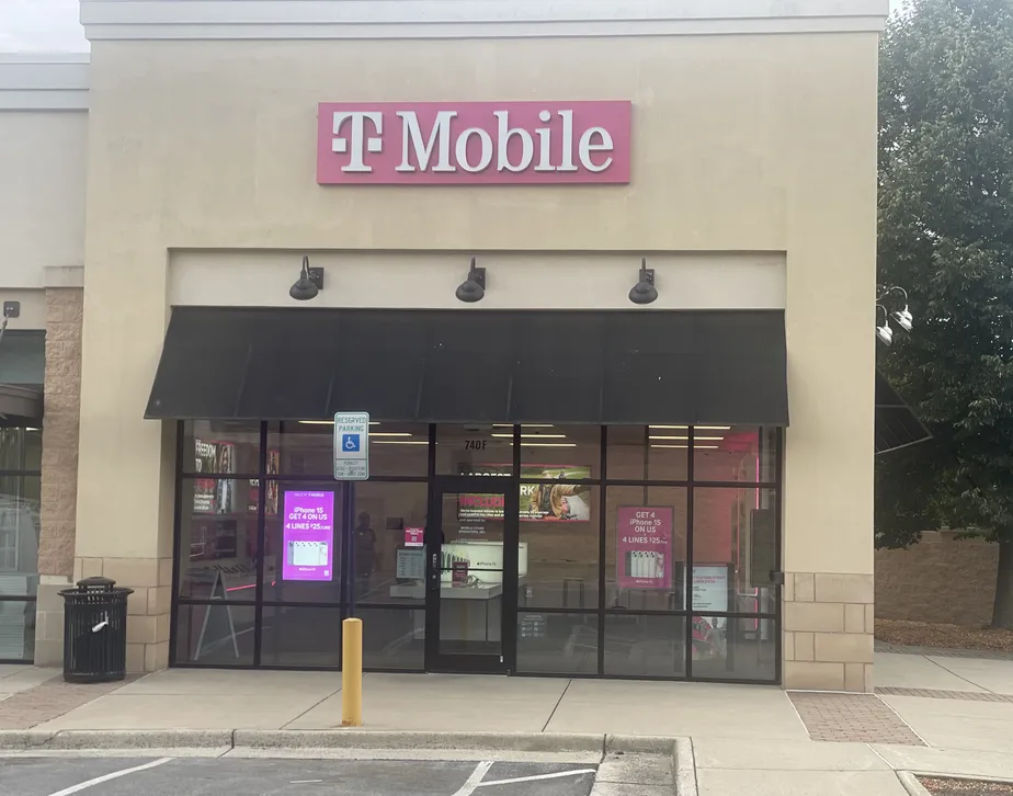  Exterior photo of T-Mobile Store at Waynesboro Town Center, Waynesboro, VA 